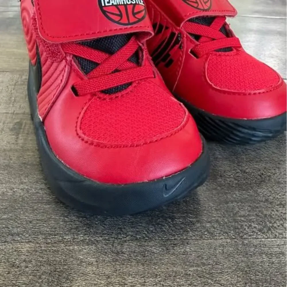 Nike Toddler Team Hustle D 9 basketball shoes size 4c